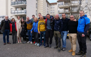 L'équipe du convoi solidaire en partance de Saint-Martin-d'Hères pour les réfugiés ukrainiens
